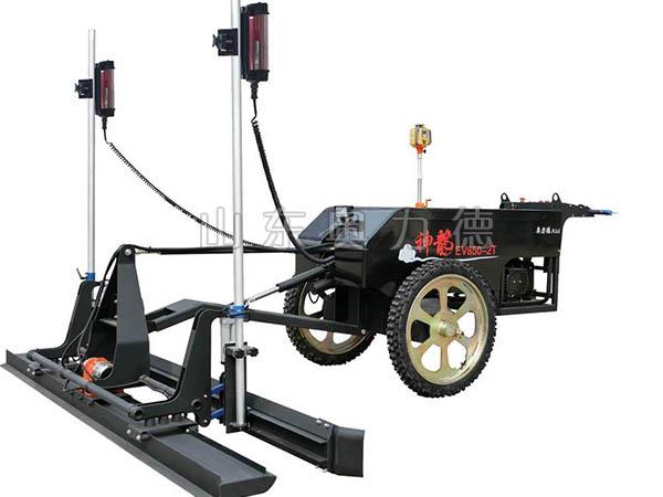 激光找平仪在施工过程中不需要支侧模板来控制地面标高，直接采用激光测控系统实时控制标高