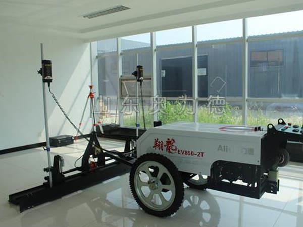 混凝土激光整平机在减少施工缝的同时，也能有效解决地面空鼓、起壳、开裂、不平等问题