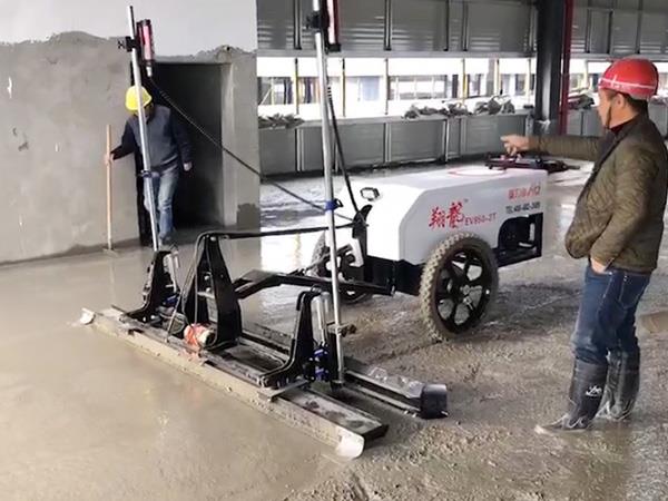 在很大程度上提升了工作速度，减少了人力，同时也减少了传统人工分块支模引起的标高误差