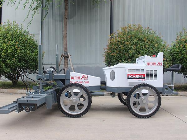 该机器激光系统配备多种自动控制元件，以每秒10次以上的频率实时监测整平头的标高