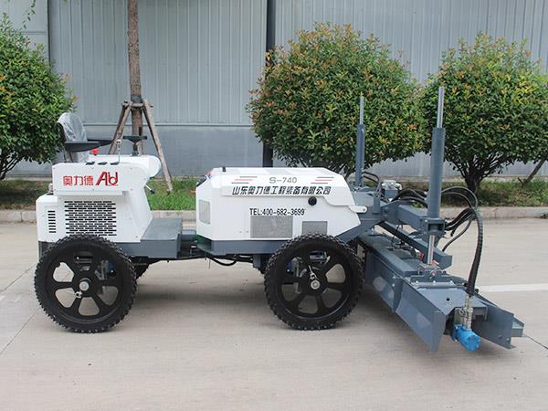 集振动和刮平于一身，工作效率高，适应性强。在地基高低起伏地面，也能够保持施工的水平