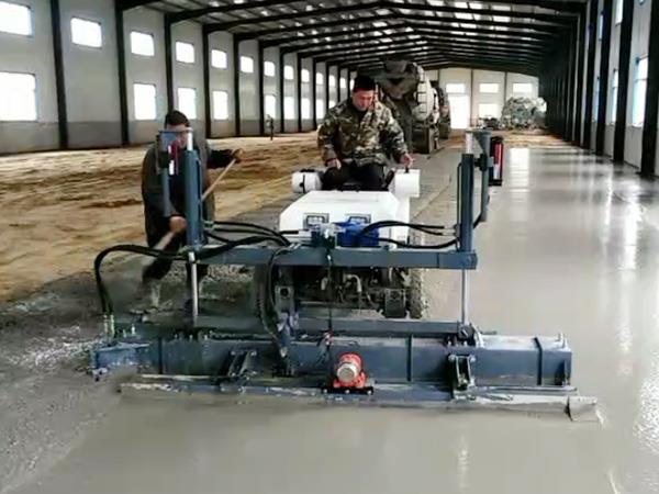 在地基高低起伏地面，也能够保持施工的水平